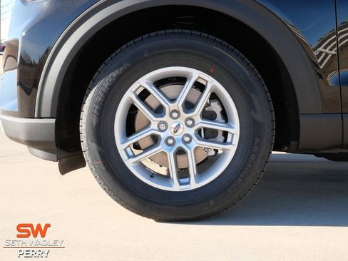 New 2026 Ford Explorer Active w/ Active Comfort Package image 8