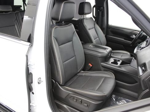Used 2022 GMC Yukon XL SLT w/ SLT Luxury Package AWD/4WD image 25