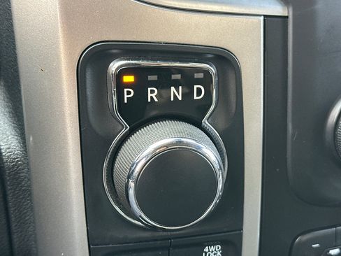 Used 2018 RAM 1500 Classic SLT image 33