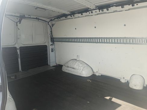 Used 2014 Chevrolet Express 3500 RWD image 9