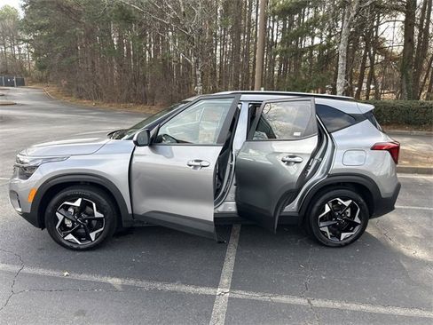 Certified 2025 Kia Seltos S image 9