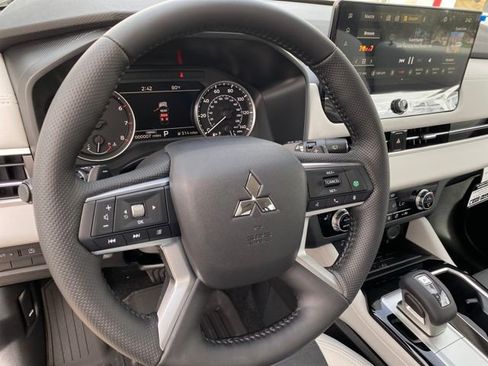 New 2026 Mitsubishi Outlander SE AWD/4WD image 12