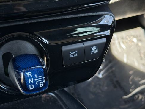 Used 2022 Toyota Prius LE image 23