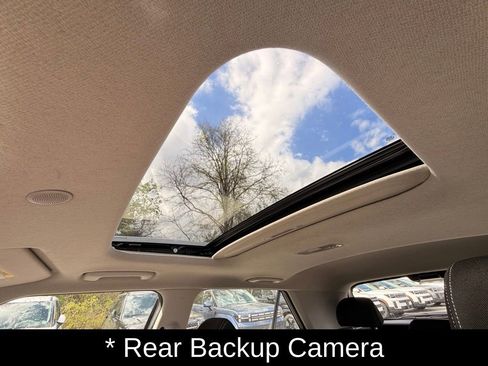 Used 2025 Hyundai Venue SEL FWD image 16