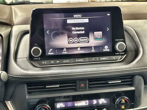 Used 2023 Nissan Rogue SV image 19