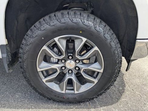 Used 2024 Chevrolet Silverado 1500 LT AWD/4WD image 11