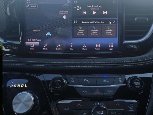 Used 2023 Chrysler Pacifica Limited w/ S Appearance Package image 14