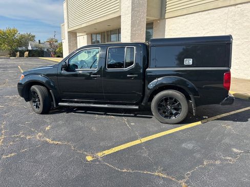 Used 2021 Nissan Frontier SV w/ Midnight Edition Floor Mats image 3