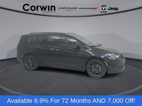 New 2026 Chrysler Pacifica Limited w/ S Appearance Package FWD image 1
