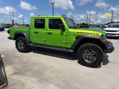 Used 2025 Jeep Gladiator Mojave w/ Safety Group AWD/4WD image 2