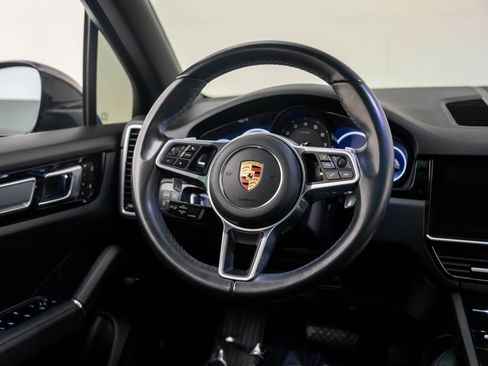 Used 2022 Porsche Cayenne Platinum Edition image 12