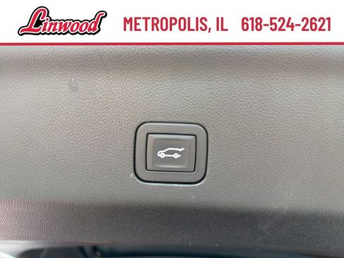 Used 2024 GMC Yukon AT4 AWD/4WD image 15