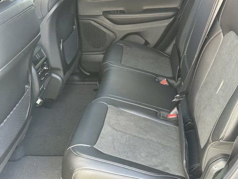 New 2025 Jeep Grand Cherokee Altitude image 19