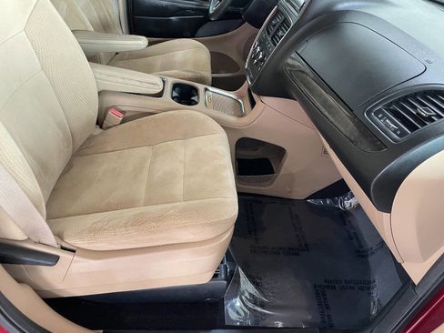 Used 2016 Dodge Grand Caravan SXT image 29