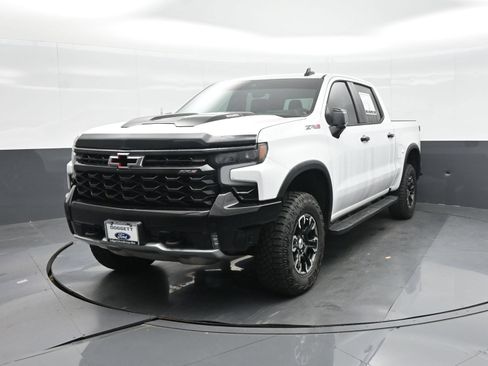 Used 2025 Chevrolet Silverado 1500 ZR2 w/ Technology Package AWD/4WD image 4