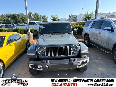 Used 2024 Jeep Wrangler Unlimited Sahara w/ Technology Group AWD/4WD image 4