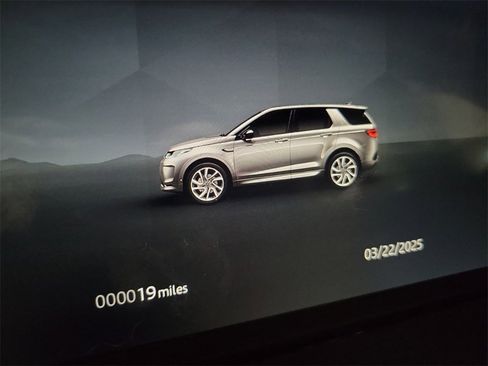 New 2025 Land Rover Discovery Sport Dynamic SE image 18