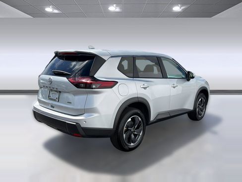 Used 2025 Nissan Rogue SV AWD/4WD image 9