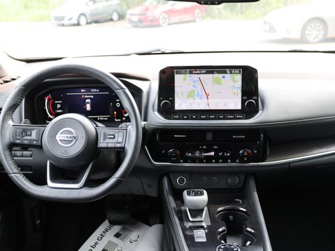 Used 2021 Nissan Rogue Platinum AWD/4WD image 31