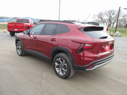 Certified 2025 Chevrolet Trax LT image 8