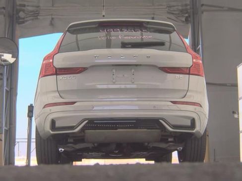Used 2025 Volvo XC60 B5 Plus AWD/4WD image 6