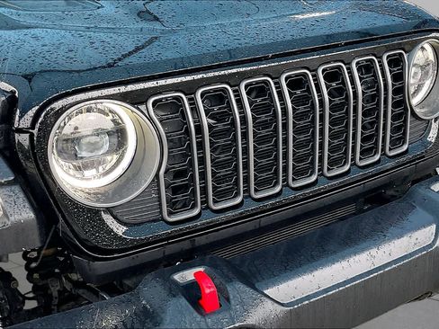 Used 2025 Jeep Wrangler Unlimited Rubicon AWD/4WD image 30