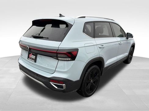 Used 2025 Volkswagen Taos SE FWD image 7