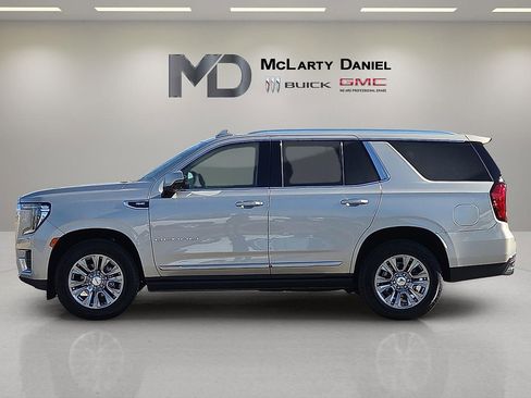 Used 2021 GMC Yukon Denali w/ Advanced Technology Package image 3