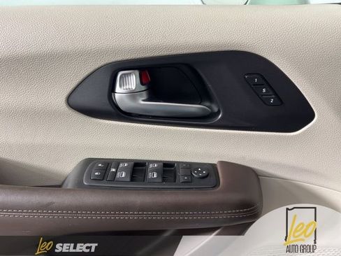 Used 2020 Chrysler Pacifica Touring-L Plus image 30