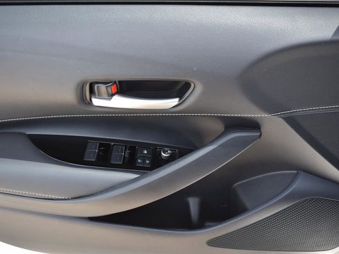 Used 2021 Toyota Corolla SE FWD image 18