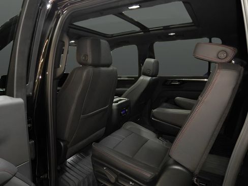 Used 2025 Chevrolet Suburban RST w/ RST Capability Package AWD/4WD image 23