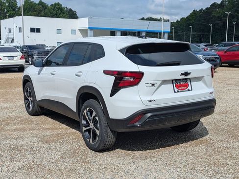 New 2026 Chevrolet Trax RS w/ Sunroof Package FWD image 4