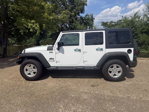 Used 2018 Jeep Wrangler Unlimited Sport S AWD/4WD image 6
