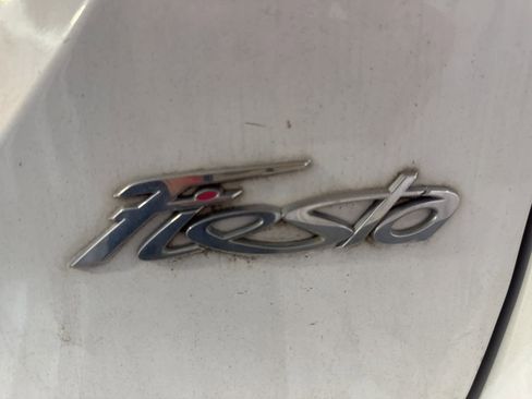 Used 2014 Ford Fiesta SE image 11