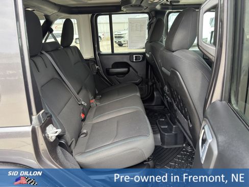 Used 2021 Jeep Wrangler Unlimited Rubicon 4xe w/ Cold Weather Group AWD/4WD image 18