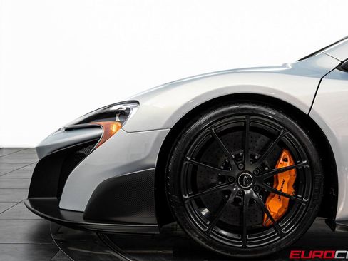 Used 2016 McLaren 675LT Spider image 18