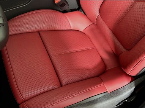 New 2026 Porsche Macan image 22