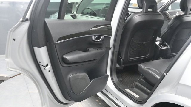Used 2018 Volvo XC90 T6 Momentum w/ Convenience Package AWD/4WD image 24