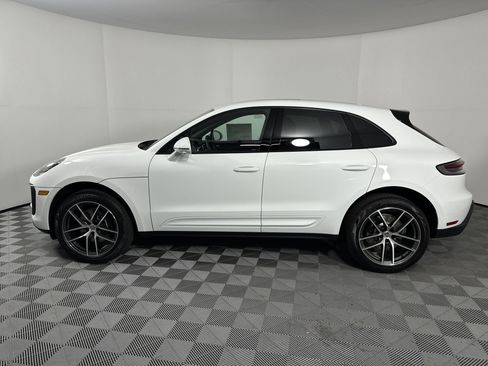 Certified 2025 Porsche Macan image 2