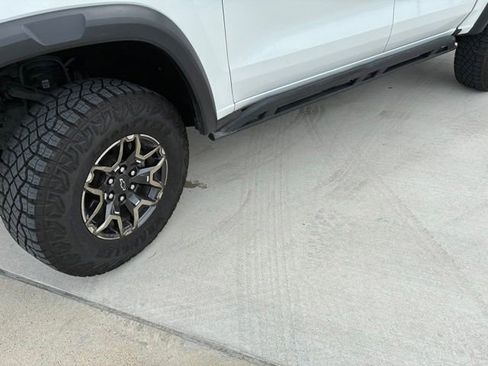 Used 2024 Chevrolet Colorado ZR2 w/ Safety Package AWD/4WD image 9