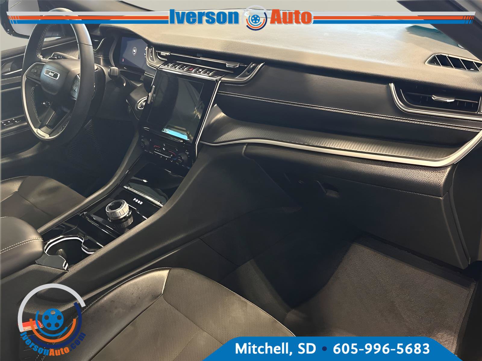 Used 2023 Jeep Grand Cherokee L Laredo AWD/4WD image 34