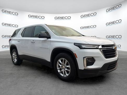 Used 2022 Chevrolet Traverse LS FWD image 1