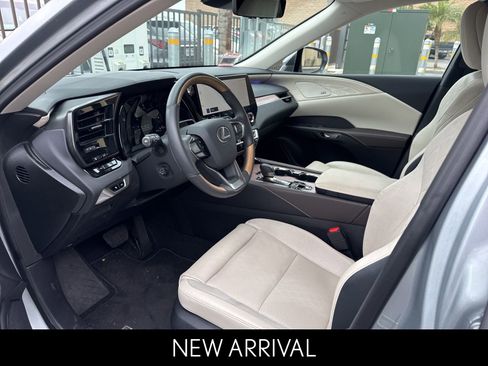 Certified 2025 Lexus RX 350 image 3