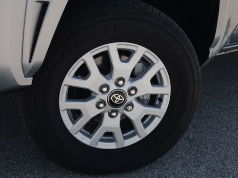 Used 2024 Toyota Tacoma SR5 AWD/4WD image 21