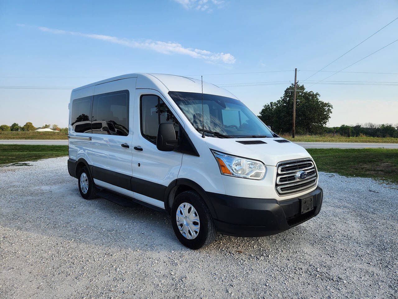 Used 2019 Ford Transit 150 XLT RWD image 4