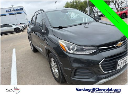 Used 2018 Chevrolet Trax LT w/ LT Convenience Package FWD image 3