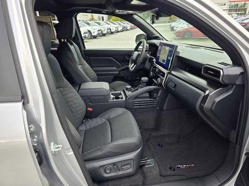 Certified 2025 Toyota 4Runner TRD Off-Road Premium image 11