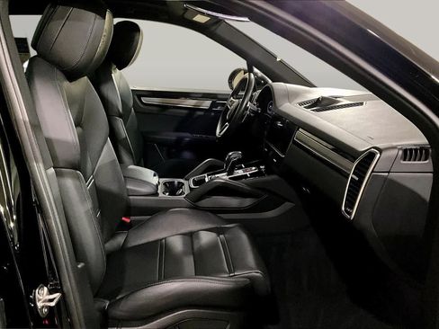 Used 2023 Porsche Cayenne S Platinum AWD/4WD image 7