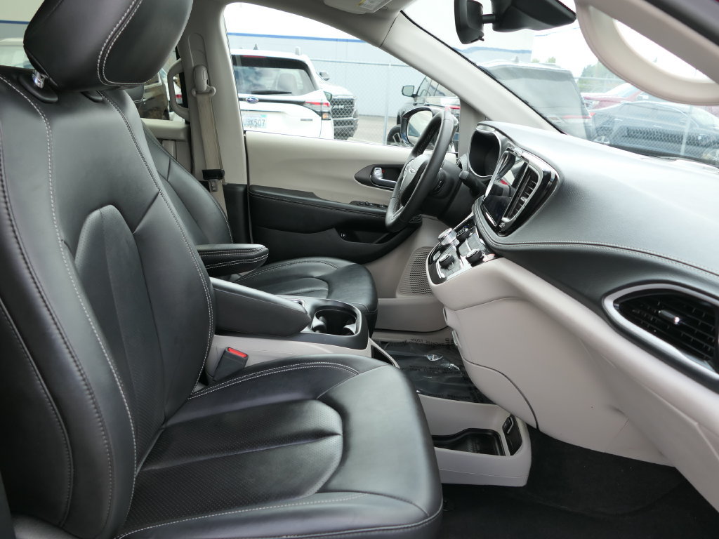 Used 2024 Chrysler Pacifica Limited FWD image 24