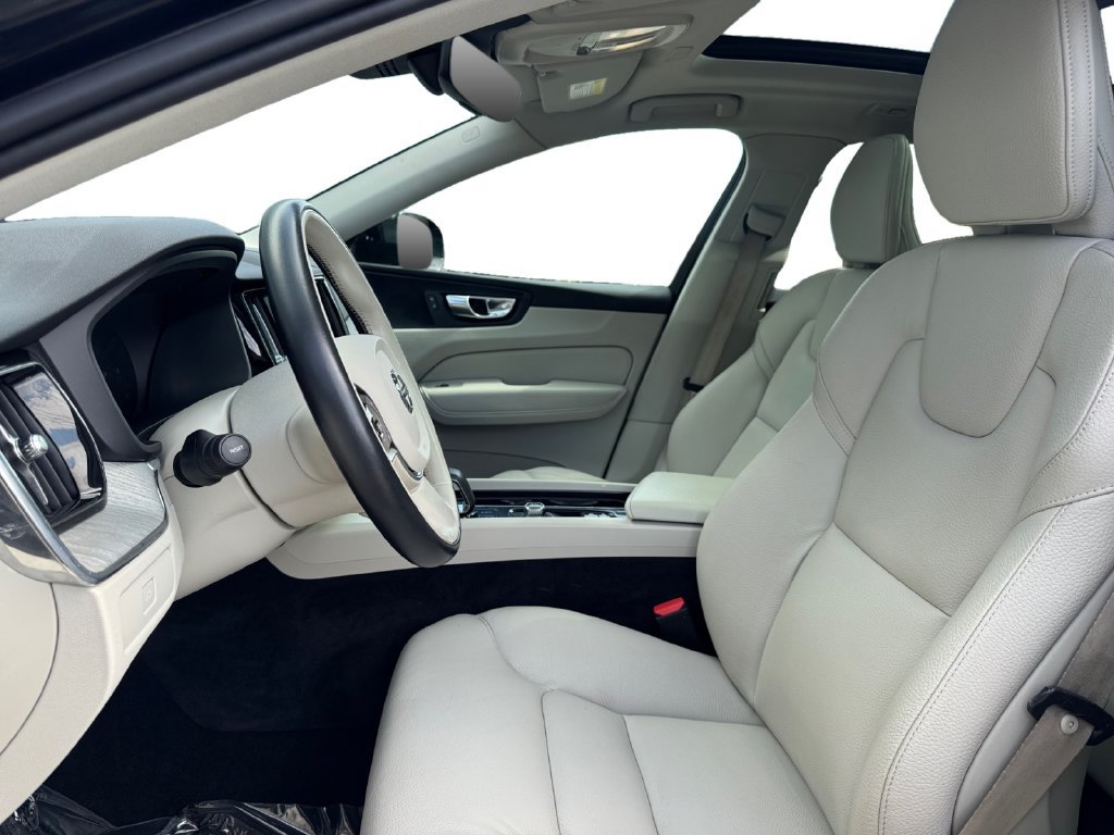 Certified 2024 Volvo XC60 B5 Plus w/ Protection Package Premier AWD/4WD image 9